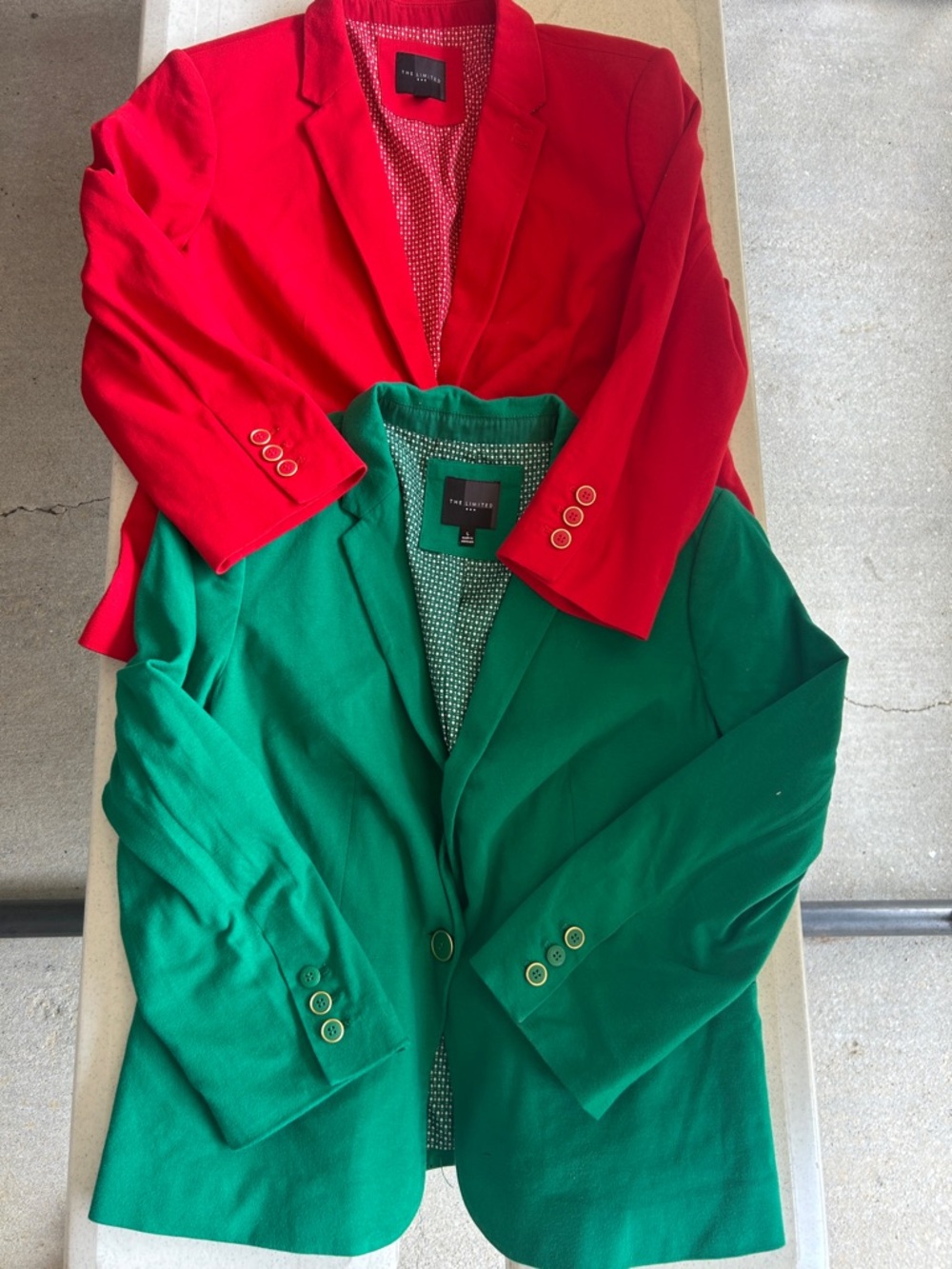 Bundle 2-Pack women’s Blazer Set.Red & Green. Perfect for your Christmas party!